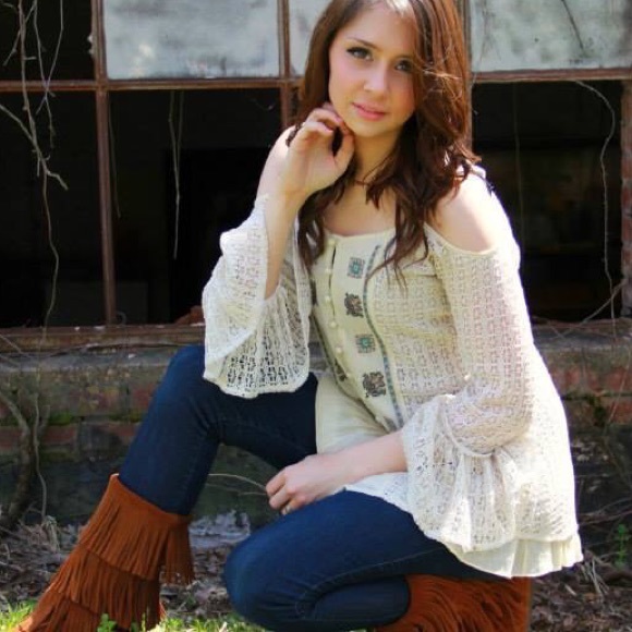 Altar’d State cold shoulder boho top - Picture 5 of 6